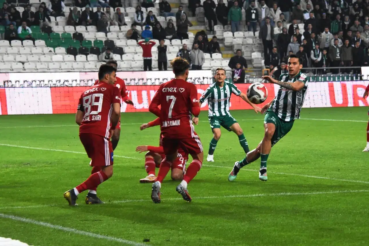 Galibiyete hasret kalan Konyaspor, ilk 10’daki yerini koruyor