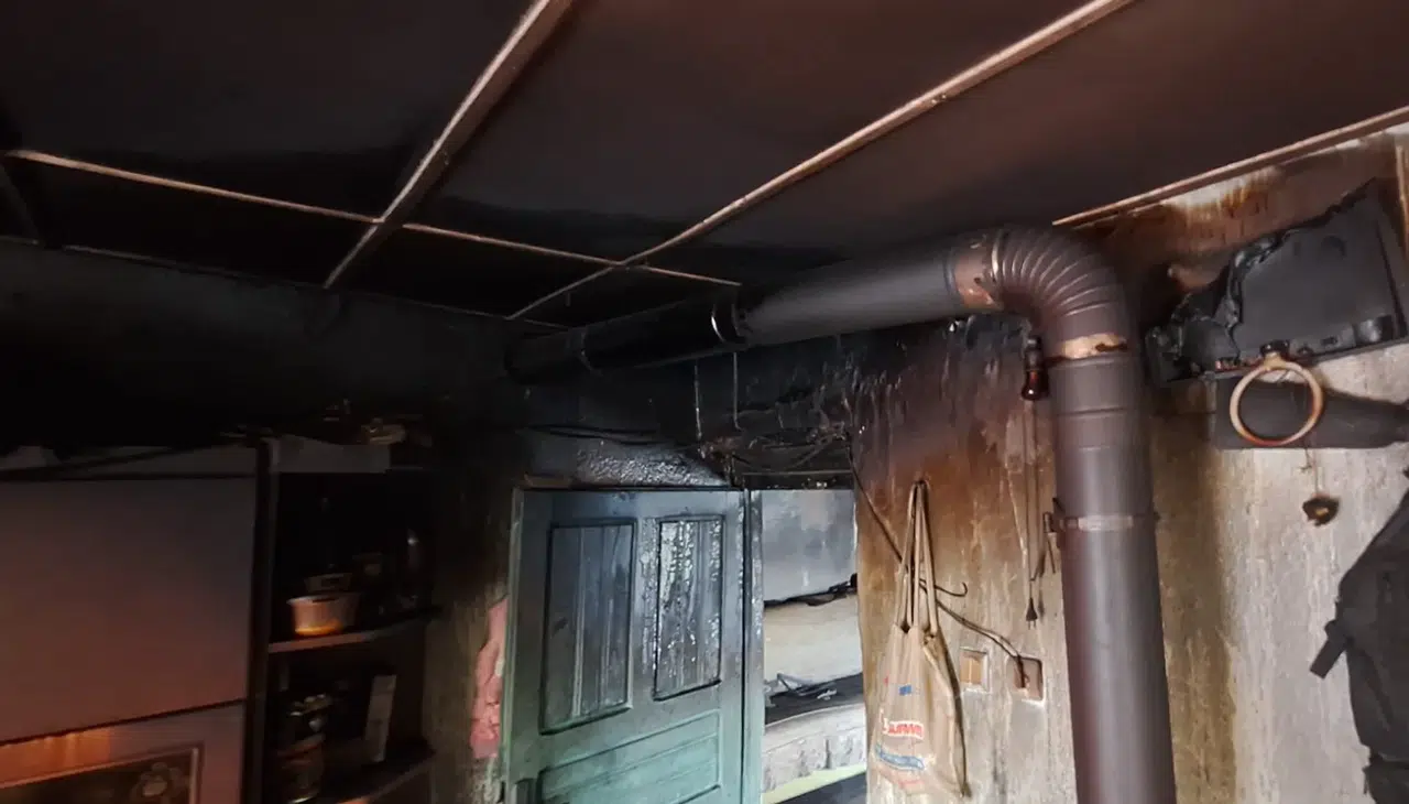 Konya'da ahşap ev alev alev yandı!