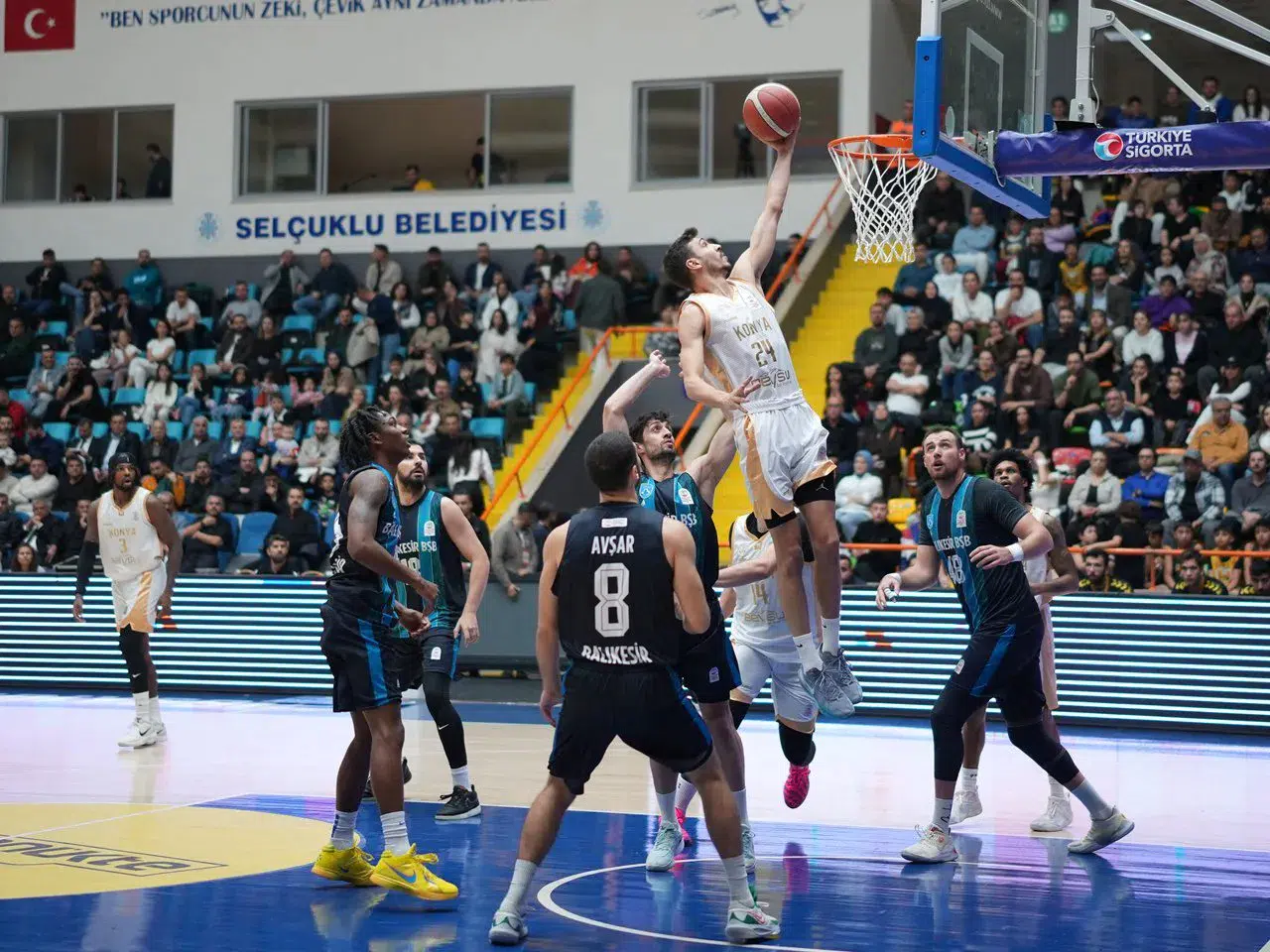 Konya Büyükşehir, kazanmaya devam ediyor! Çok farklı galibiyet