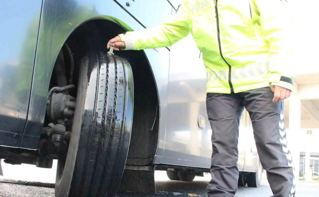 Konya'da ticari araç sürücüleri dikkat: Kış lastiği denetimi başladı!