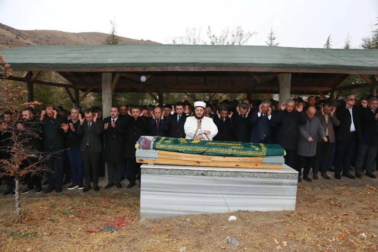 Konyalı belediye başkanının acı günü! Toprağa verdi