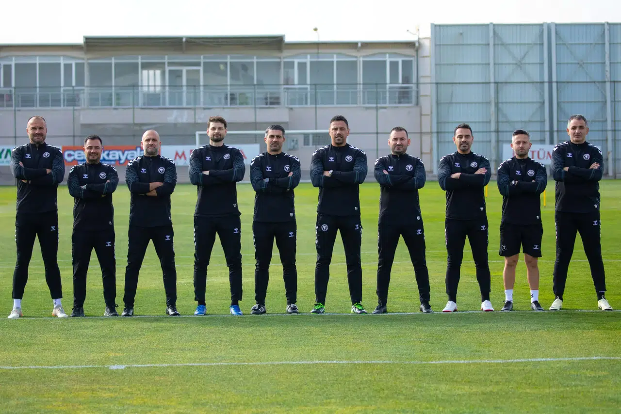 Konyaspor'un yeni teknik ekibi tanıtıldı