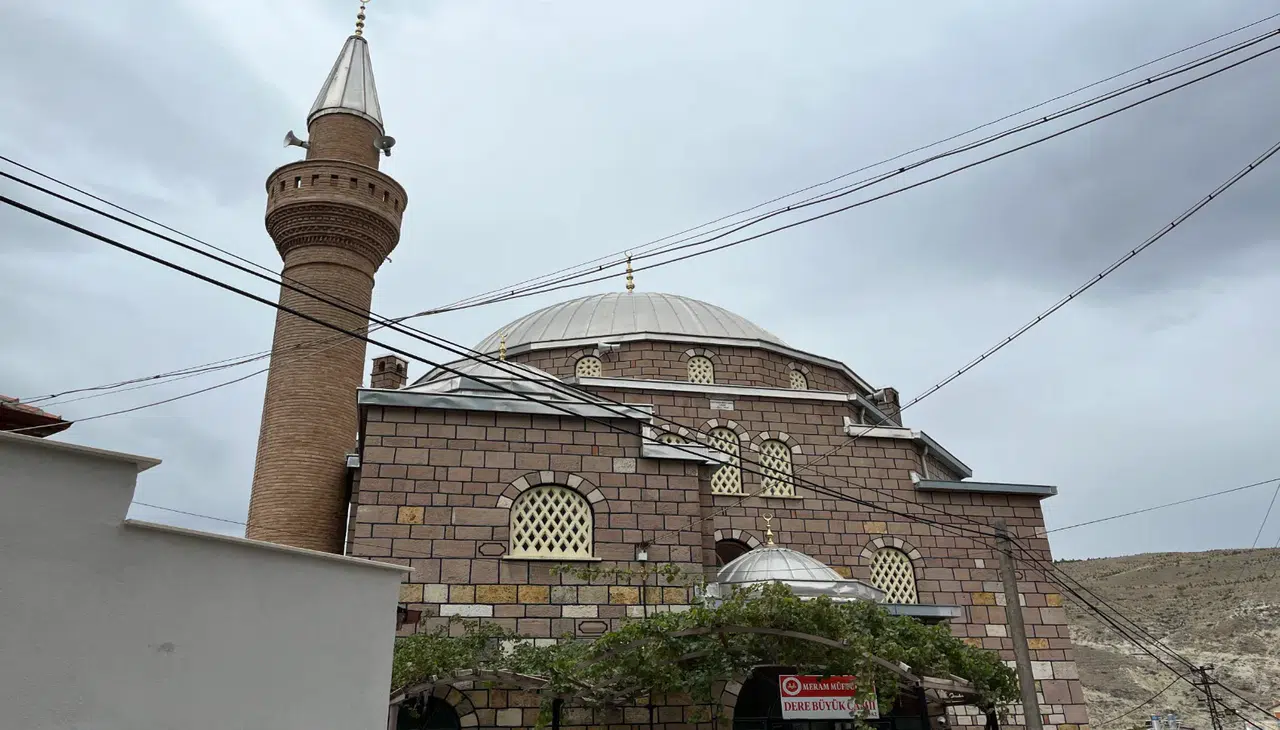 Konya'da 60 yıllık ustadan sanat eseri: Cami içine minyatür cami yaptı!
