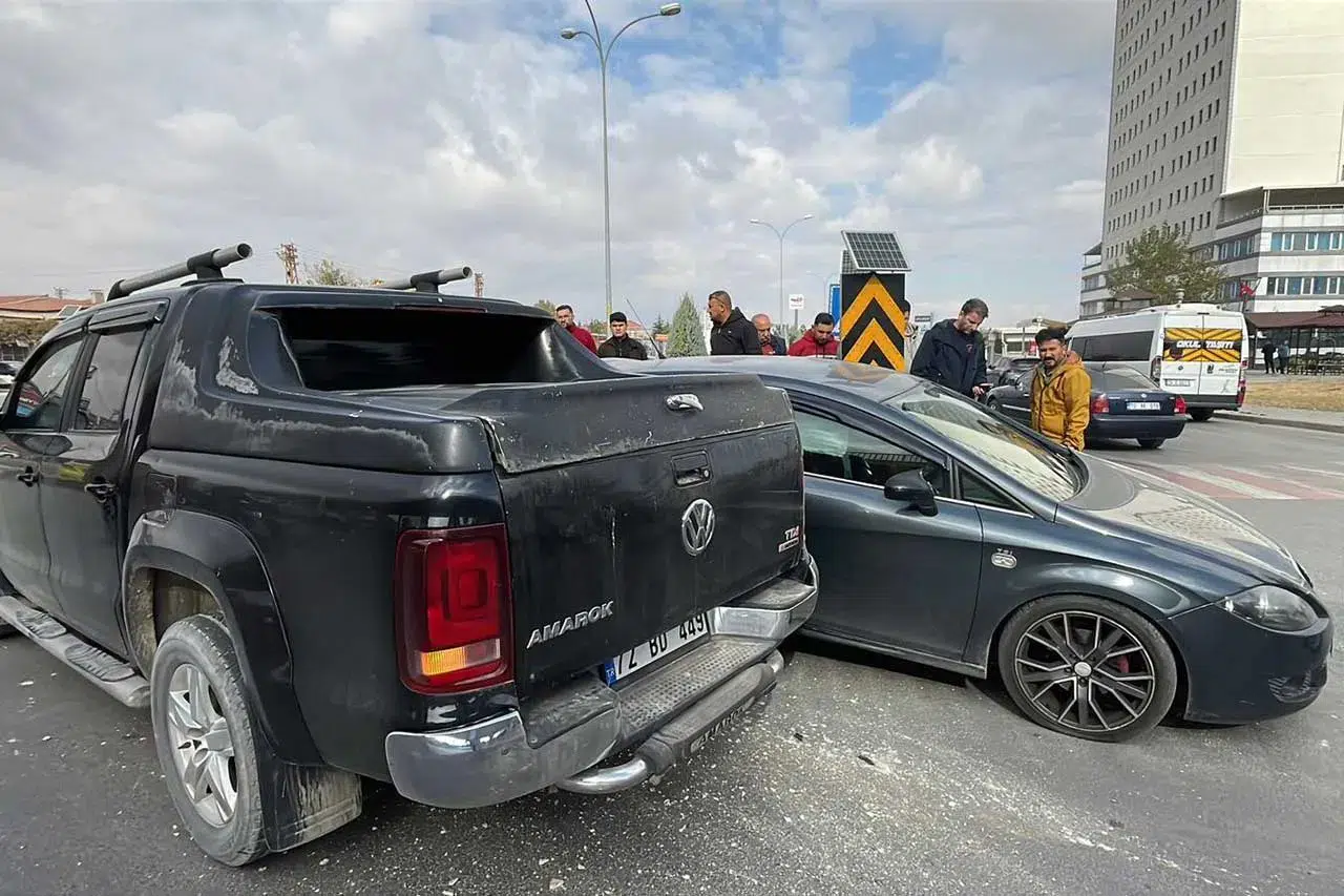 Karaman'da pikap otomobille çarpıştı! 1 kişi yaralandı