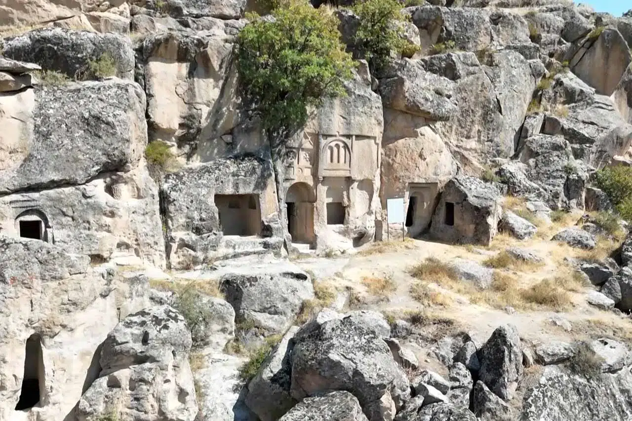 Aksaray’daki Manastır Vadisi tarihiyle büyülüyor