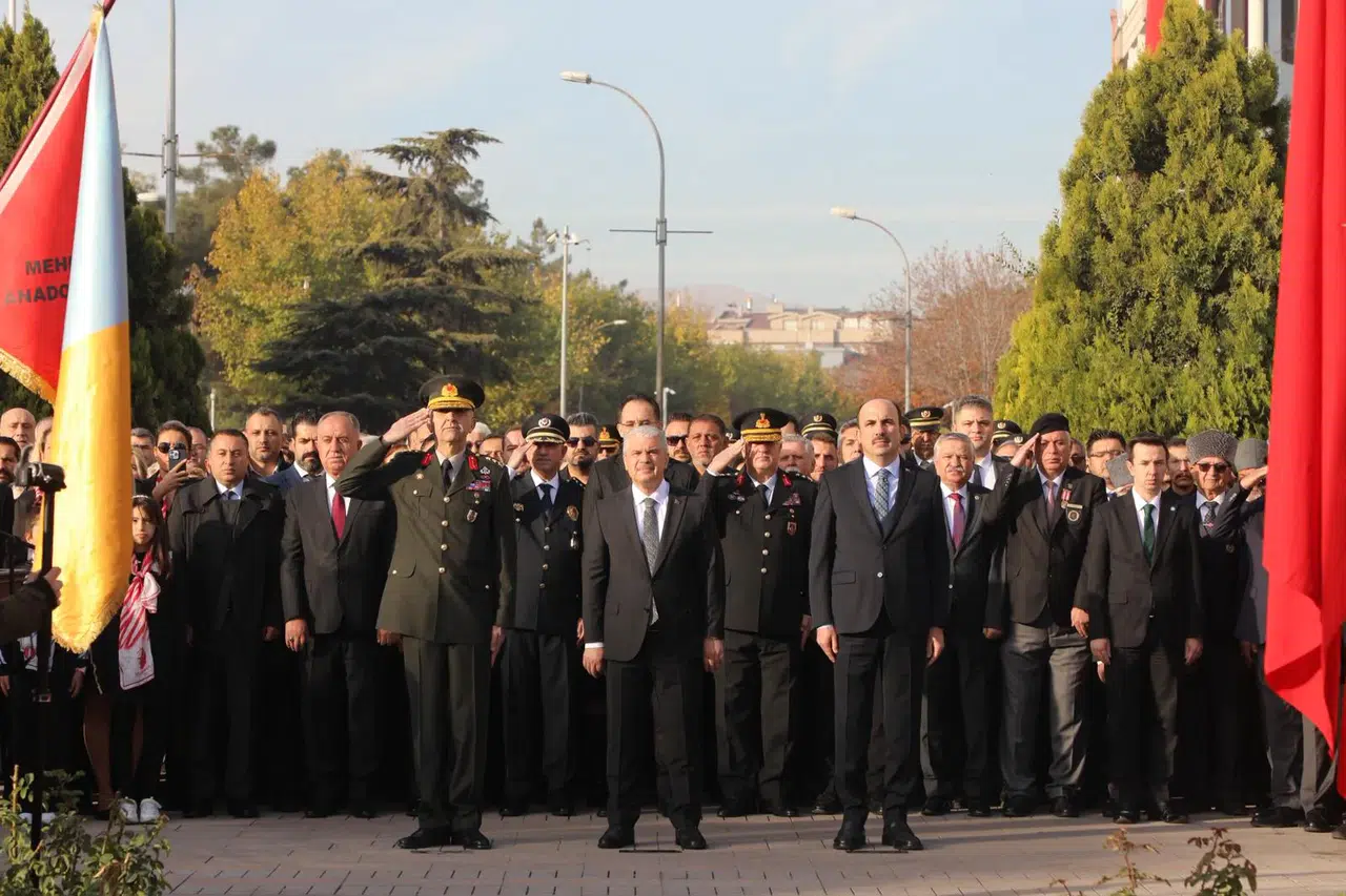 9'u 5 geçe Konya'da hayat durdu, bayraklar yarıya indi!