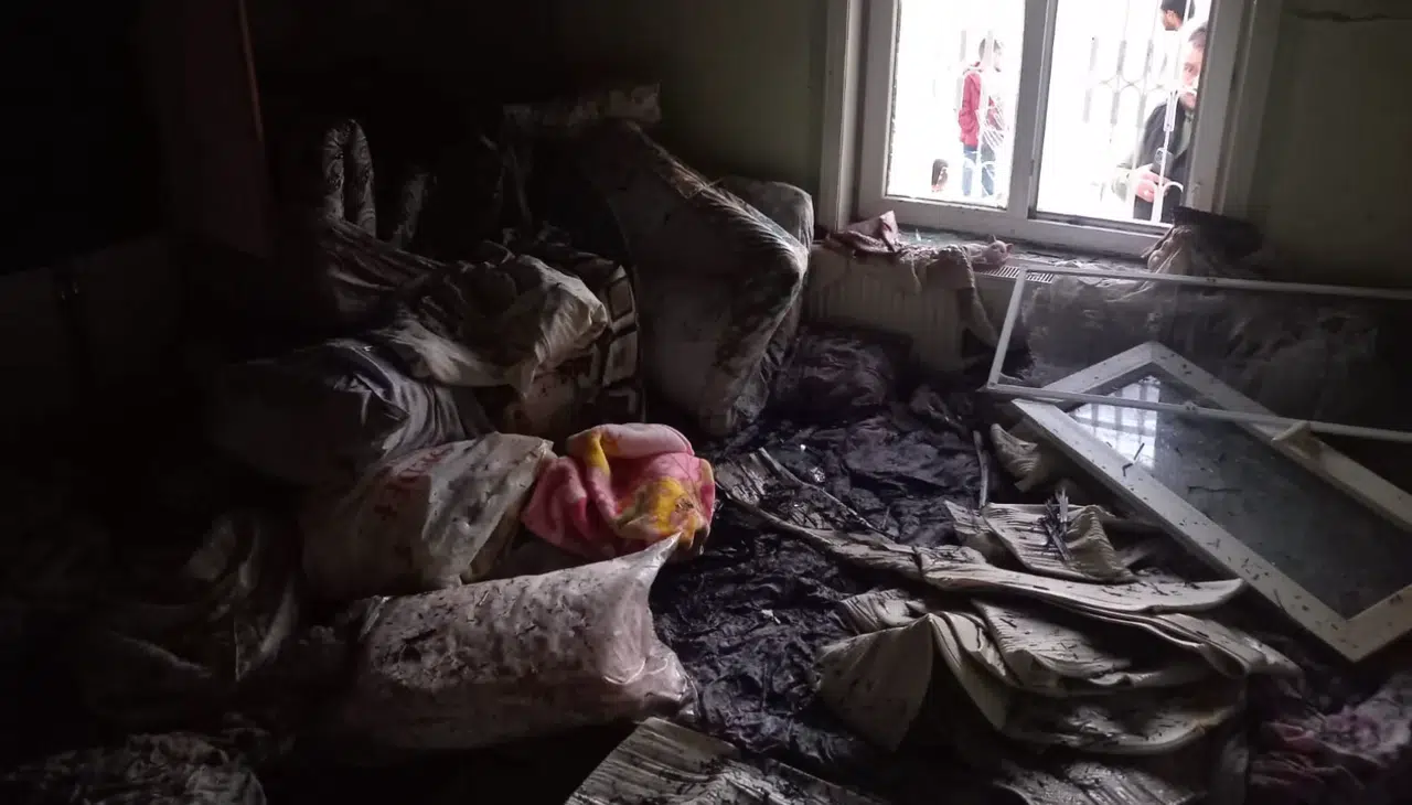 Konya'da ev yangını bir odayı küle çevirdi!