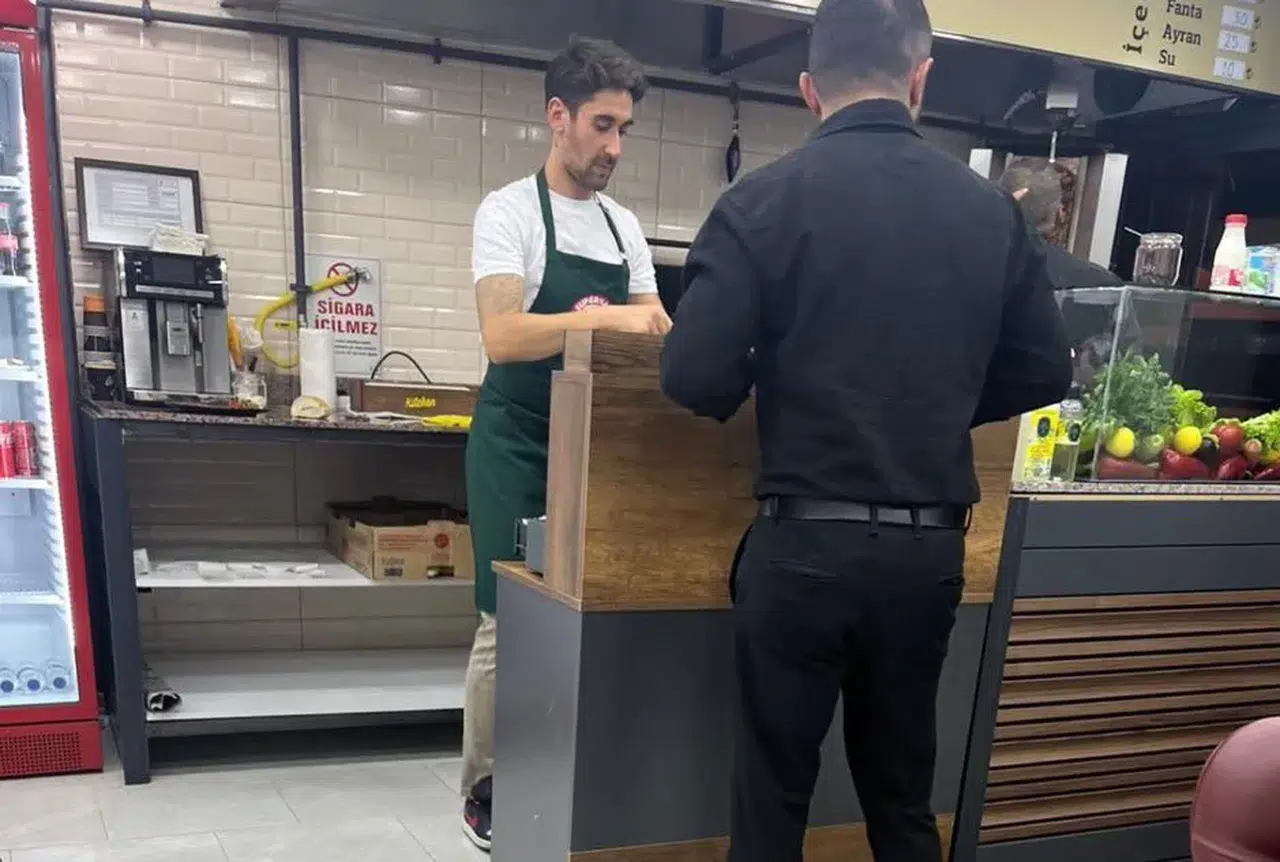 Konyaspor'da Trabzon'a attığı müthiş frikikle hafızalara kazanmıştı! Futbolu bıraktı, dönerci oldu