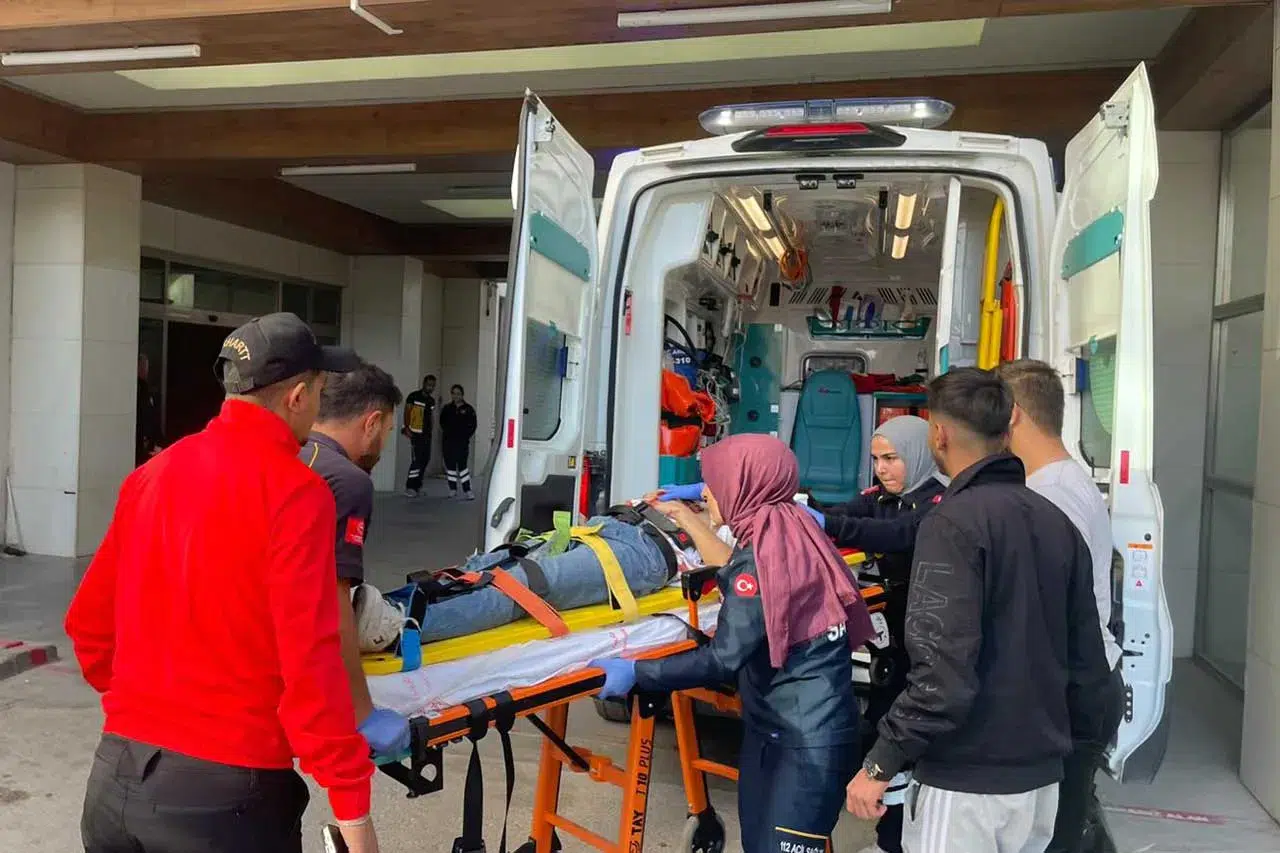 Karaman’da motosiklet kazası! Genç sürücü ölümle pençeleşiyor