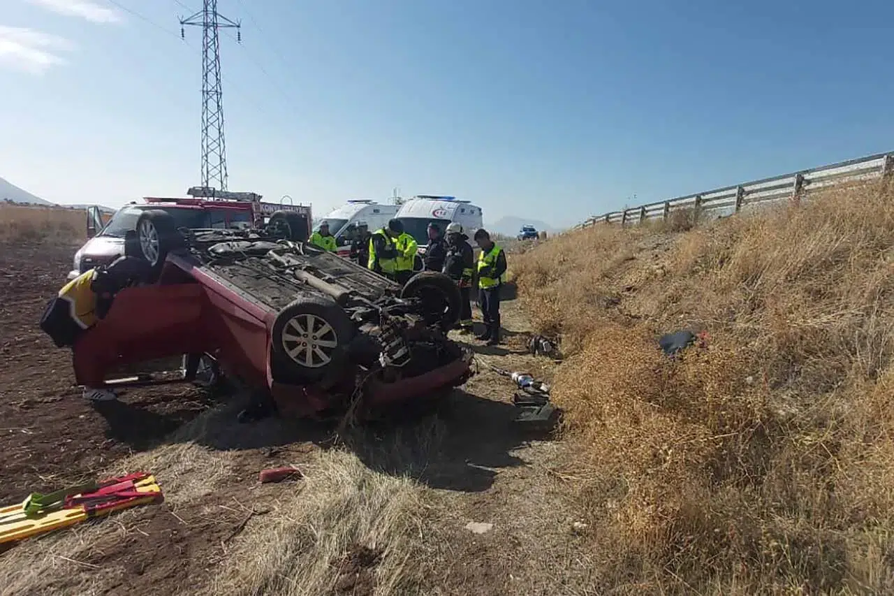 Konya’da otomobil şarampole yuvarlandı! Ölü ve yaralılar var