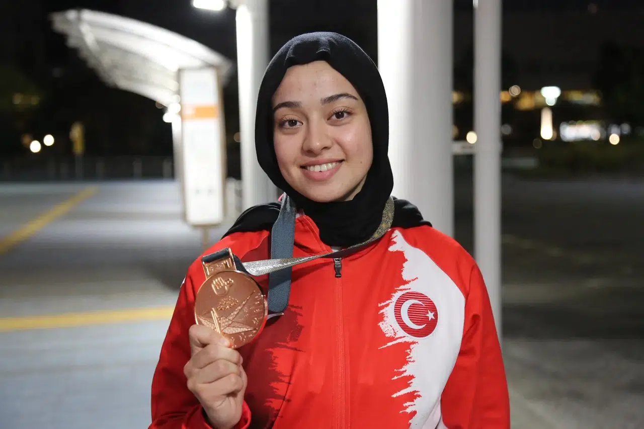 Türk sporcudan Tokyo’da tarihi başarı: Konya’dan Esma Gökülü bronz madalya kazandı