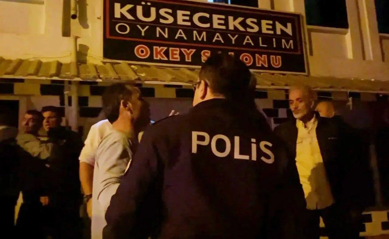 Gece yarısı kahvehanede çıkan kavga sokağa taştı!
