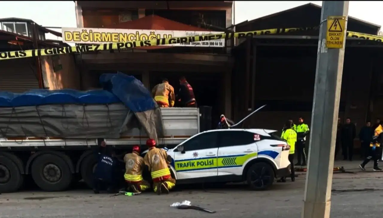 Emniyet aracı tıra çarptı: 1 polis memuru şehit oldu!