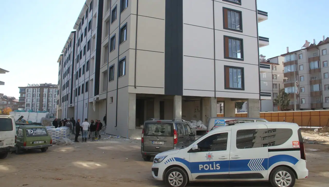 Konya'da inşaat işçisi asansör boşluğuna düştü!