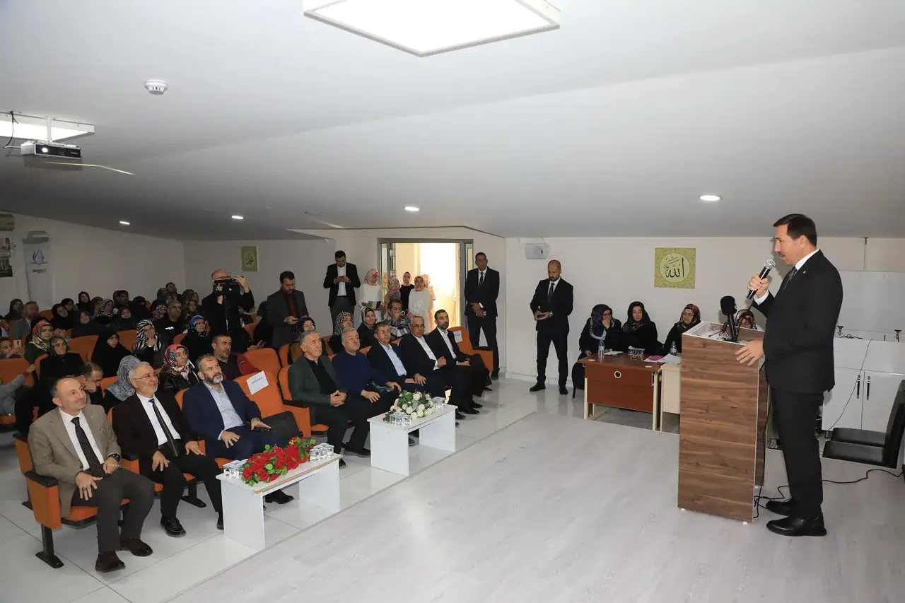 Konya’da hafızlık yolculuğu başladı: Minik hafız adayları dualarla uğurlandı