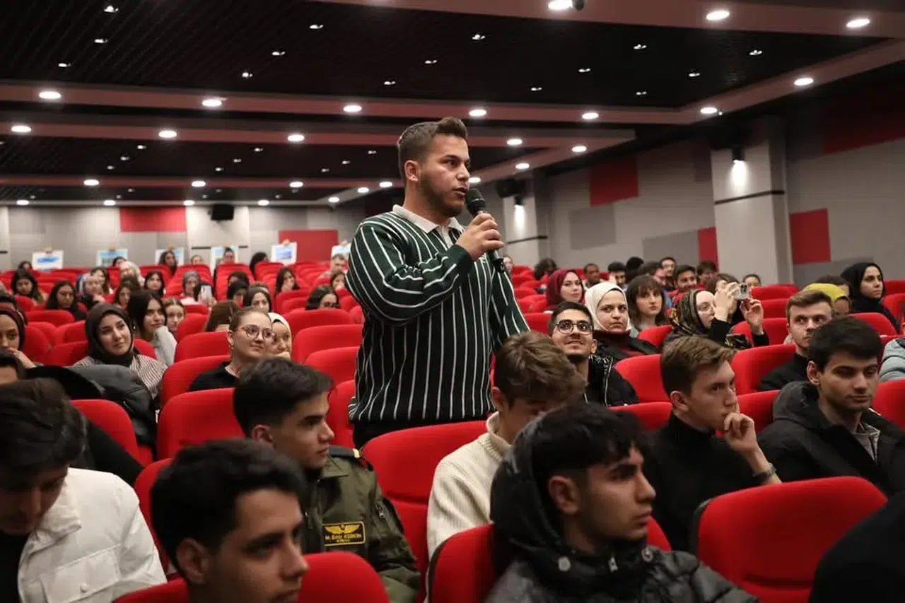 Öğrenciler sordu, Konya’nın borçsuz belediye başkanı yanıtladı