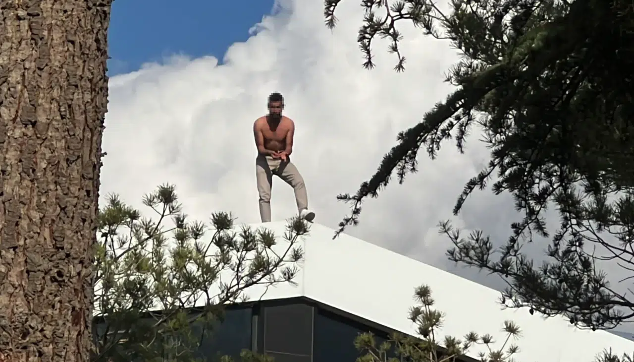 Konya'da alacak krizi çatıya taştı: Yarı çıplak 3 saat ikna edilmeye çalışıldı!