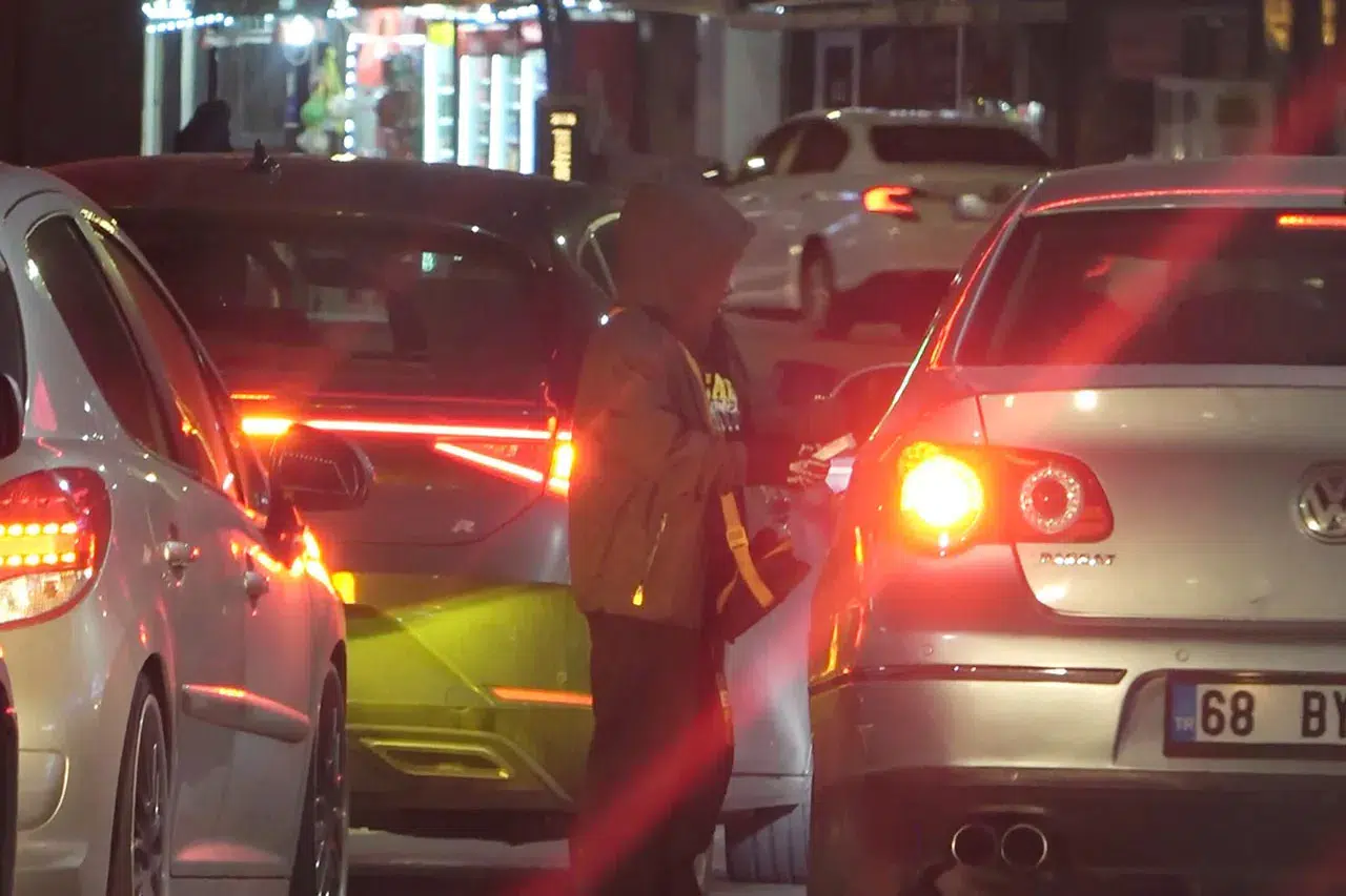 Aksaray’da kavşaklarda dilenci çocuk sorunu büyüyor