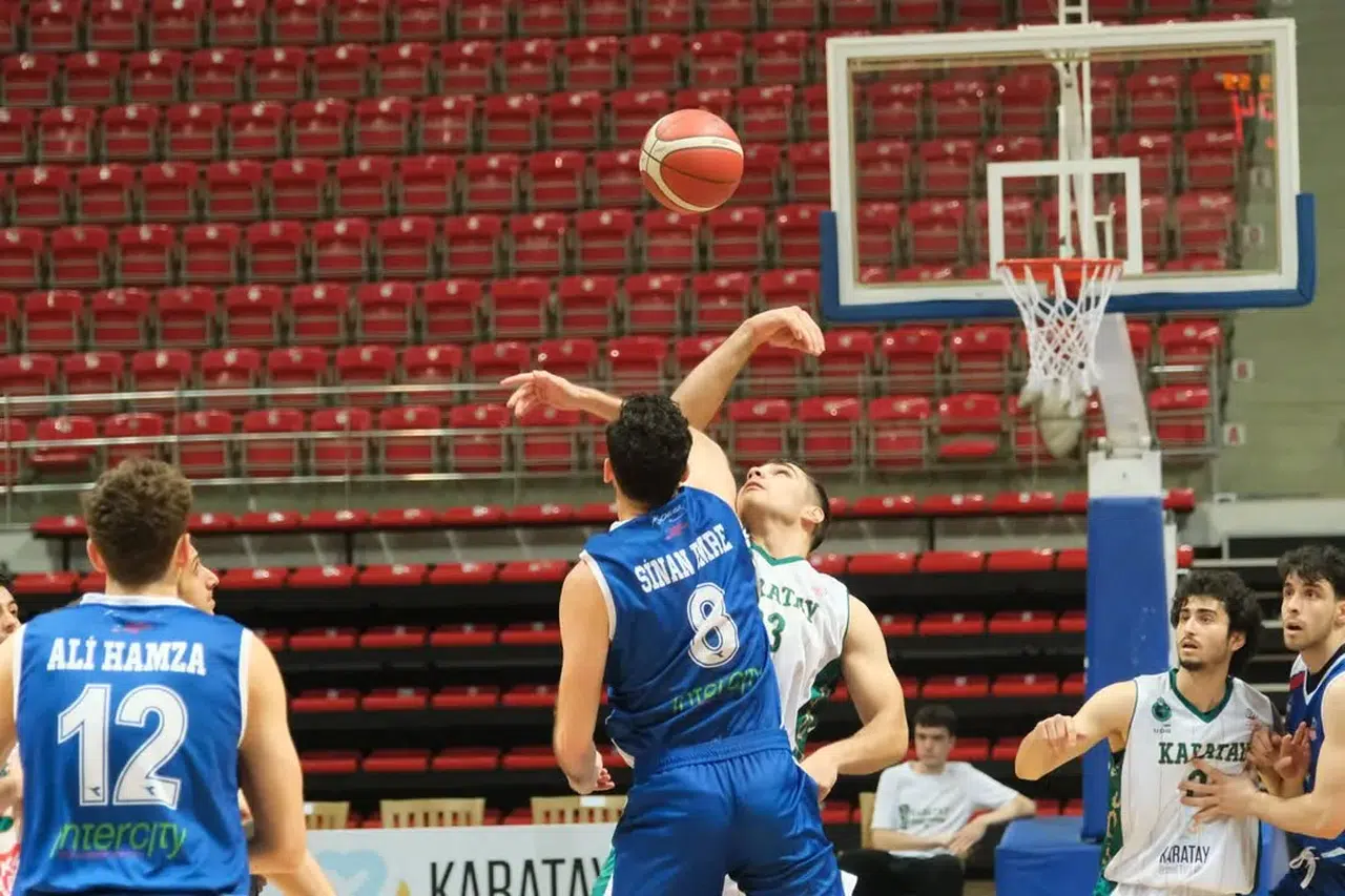 Karatay Basketbol İstanbul'da parkede