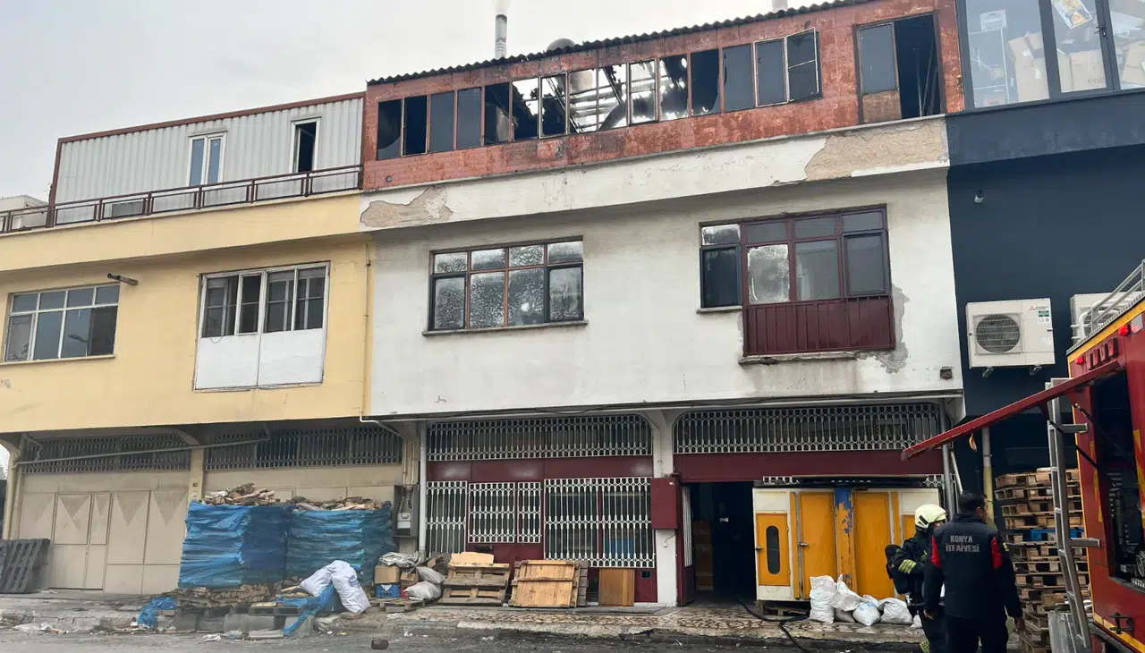 Konya'da şeker imalathanesi alev alev yandı