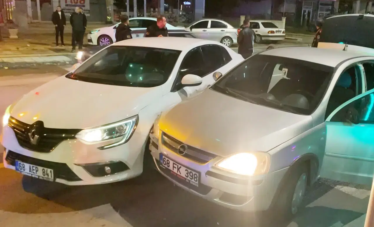 Alkollü sürücü, emniyet müdürünün makam aracına çarptı!