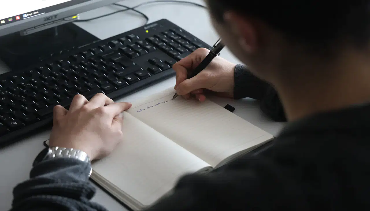 Konya'da uzmanından çarpıcı uyarı: "Ekran çağı çocukların el yazısını tehdit ediyor!”