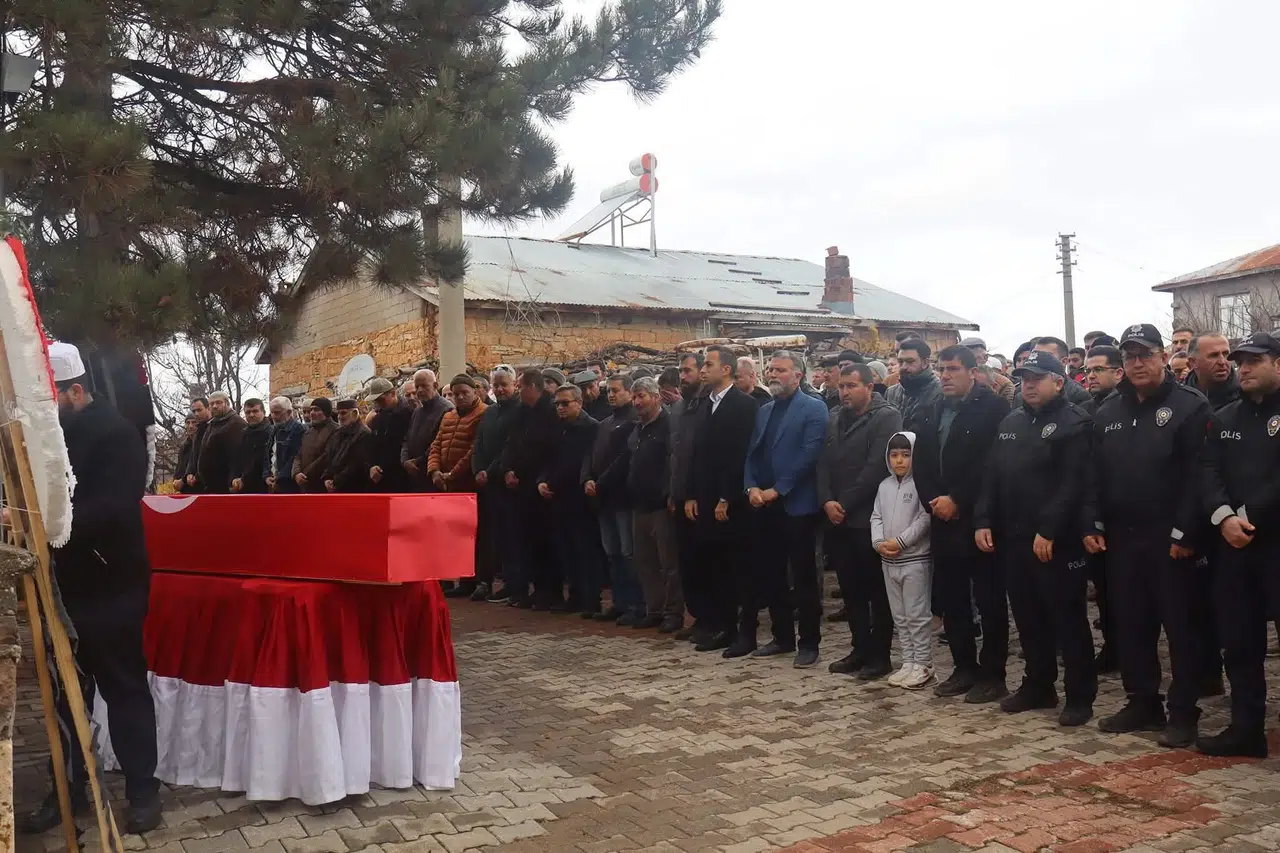 Konya’da vefat eden polis memuru gözyaşlarıyla toprağa verildi
