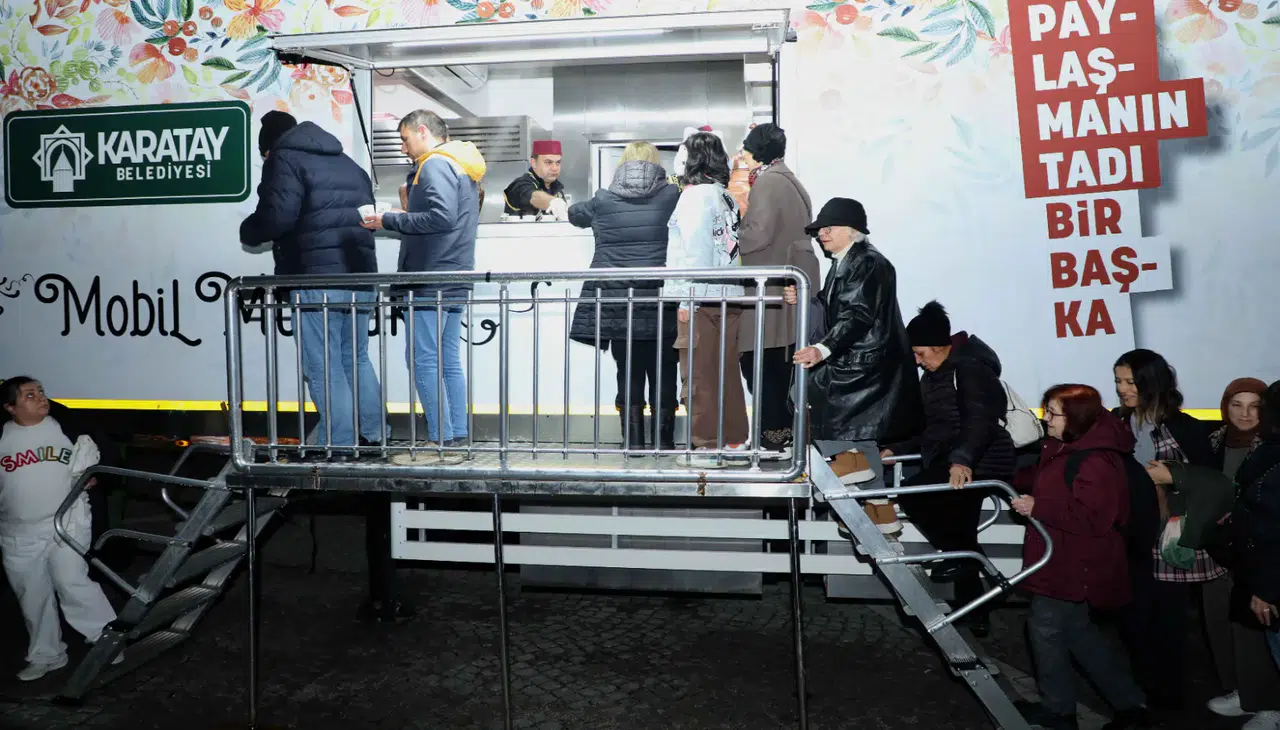 Konya Mevlana törenlerine sürpriz ilgi: Uzun kuyruklar oluştu!