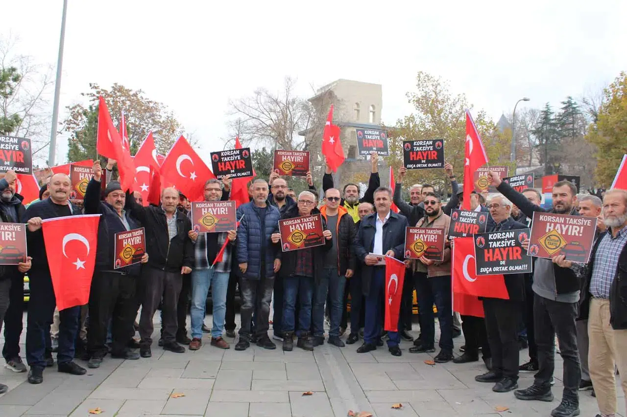 Eylem yaptılar! Konya’da taksicilerden korsan taksi isyanı
