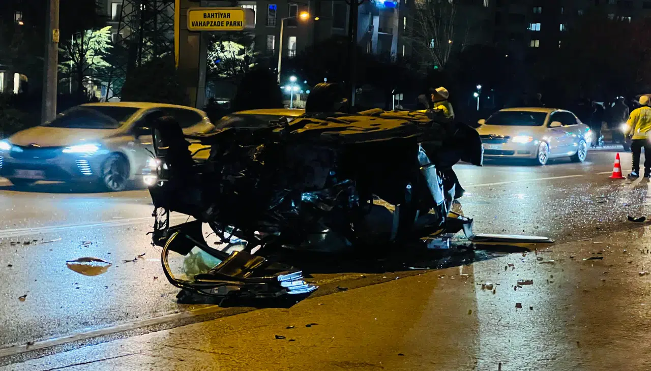 Konya'da hurda yığınına dönen araçtaki yolcu kurtarılamadı