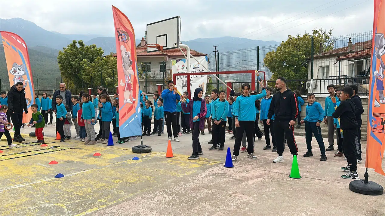 Karaman’da 57 bin çocuk, eğlenceli atletizm oyunlarıyla tanıştı