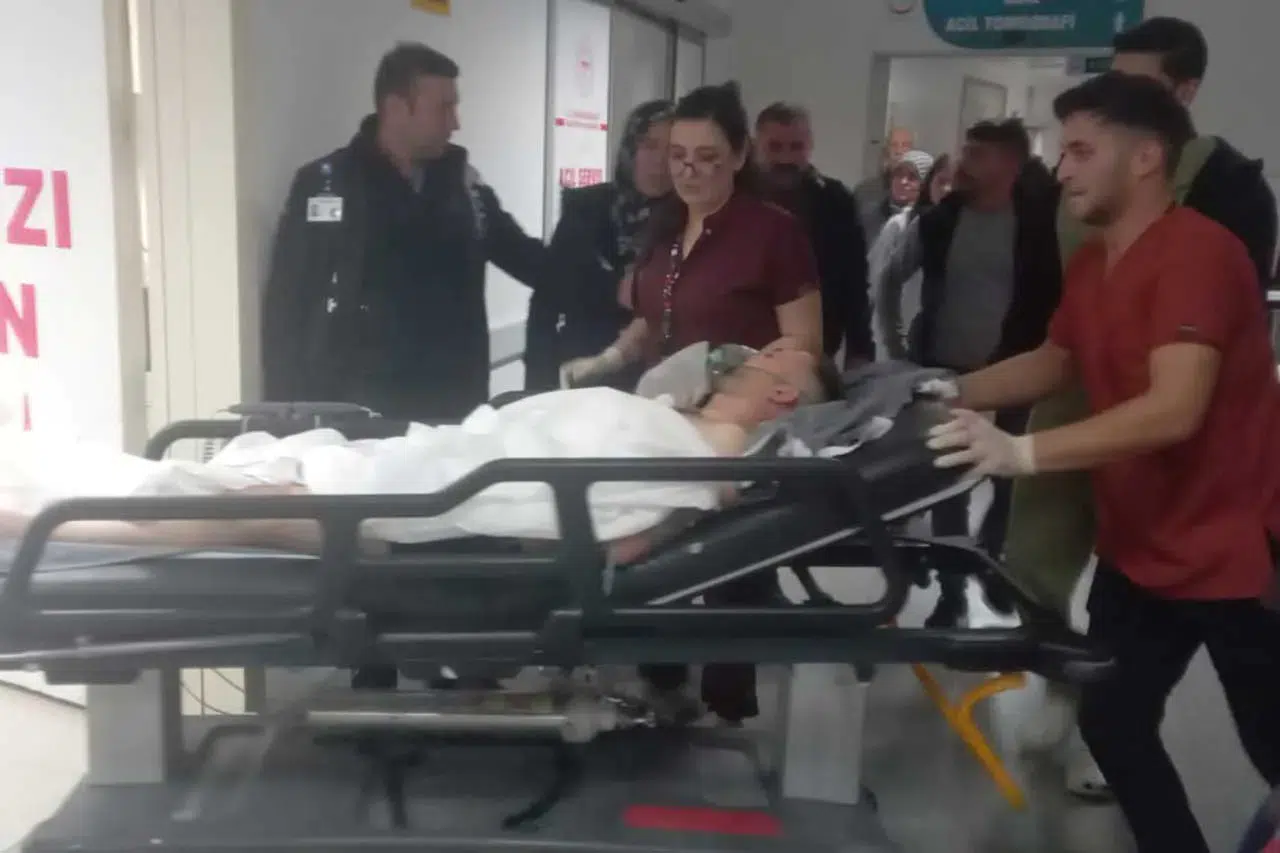 Aksaray’da aile kavgası kanlı bitti! Göğsüne saplanan bıçakla hastaneye kaldırıldı