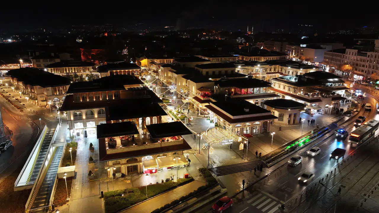 Ay-yıldız motifleriyle Konya sokakları ışıldıyor: Şeb-i Arus’un ruhu şehre taşındı
