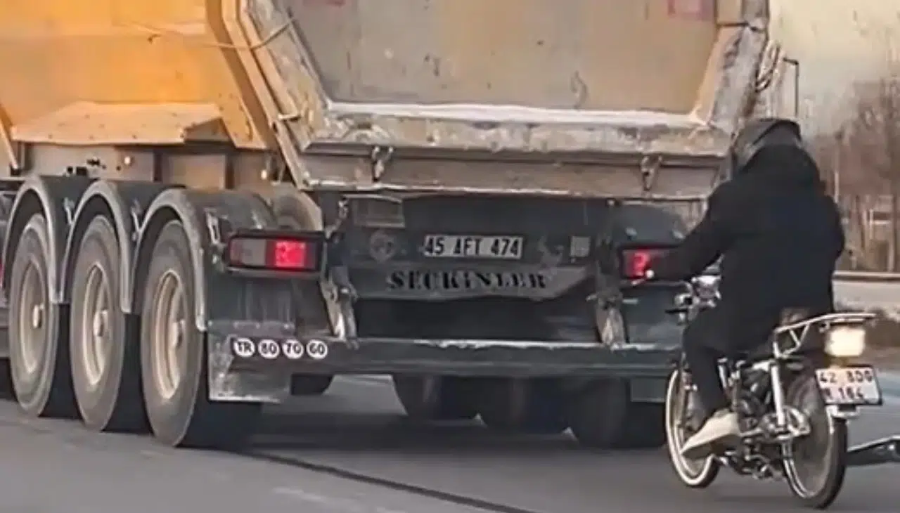 Konya'da motosiklet sürücüsü yürekleri ağza getirdi!