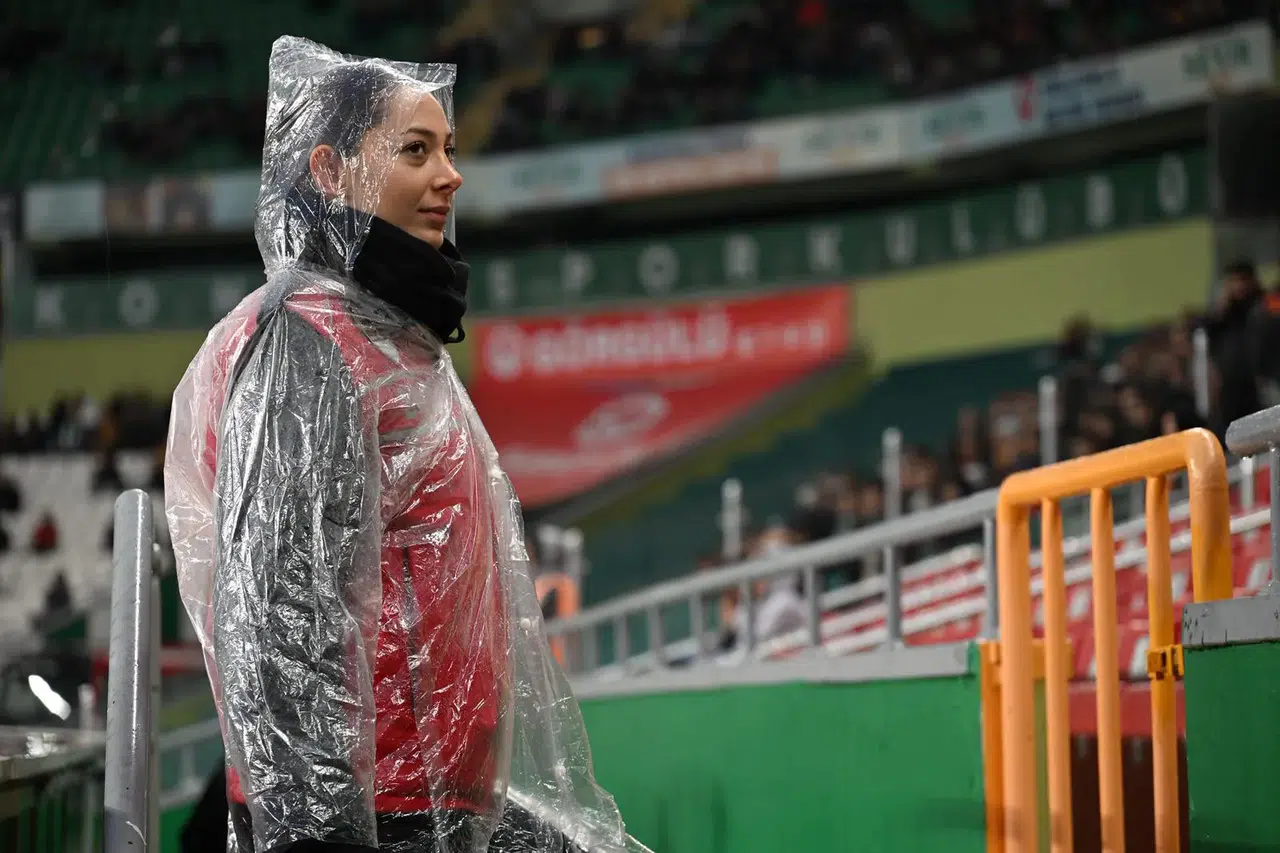 Konyaspor maçında güvenlik alarmı! Yağmur engel olamadı