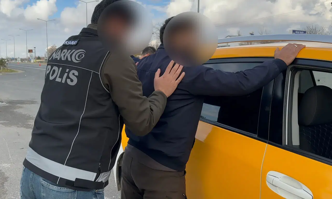 Taksi yolculuğu felakete döndü: Altın ve bileziklerle yakalandı!