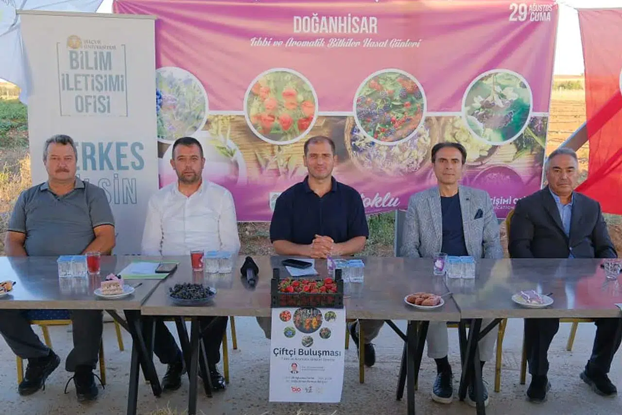 Selçuk Üniversitesi Bilim İletişimi Ofisi, Doğanhisar’da çiftçilerle buluştu