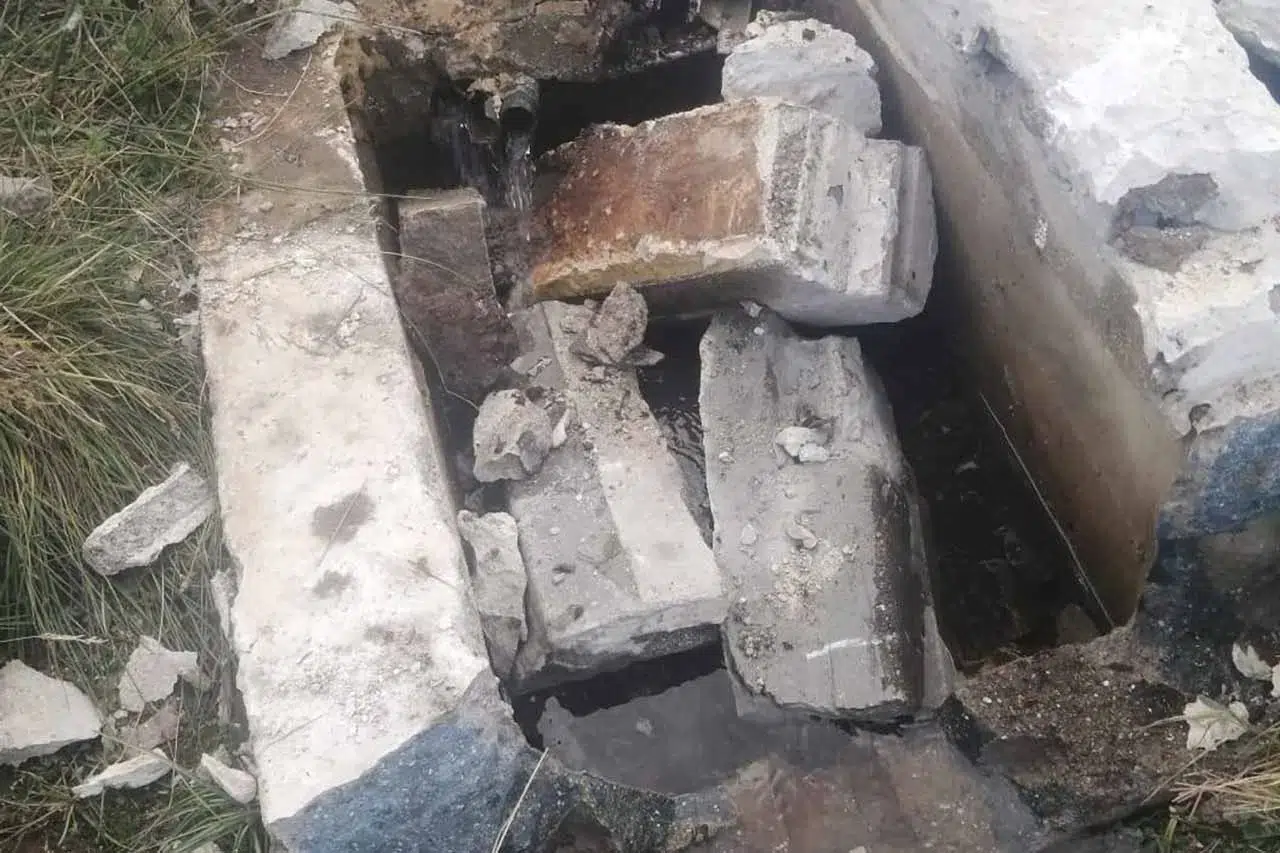 Vatandaş isyan etti! İçme suyu ihtiyacını karşılayan hattı parçaladılar