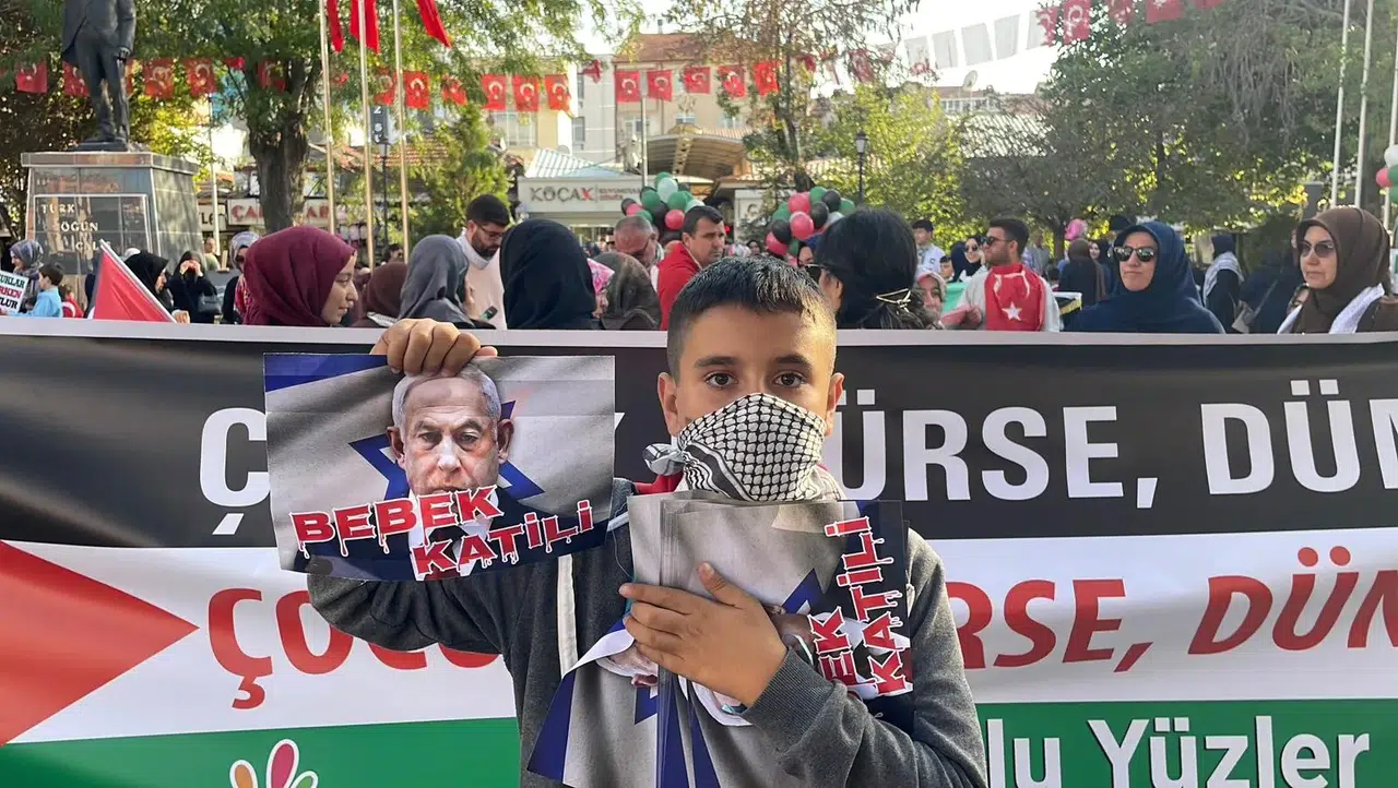 Karaman'da yüzlerce kişi Gazze için yürüdü