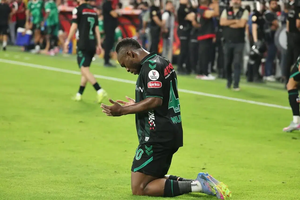 Konyasporlu Muleka, 1 puana üzüldü