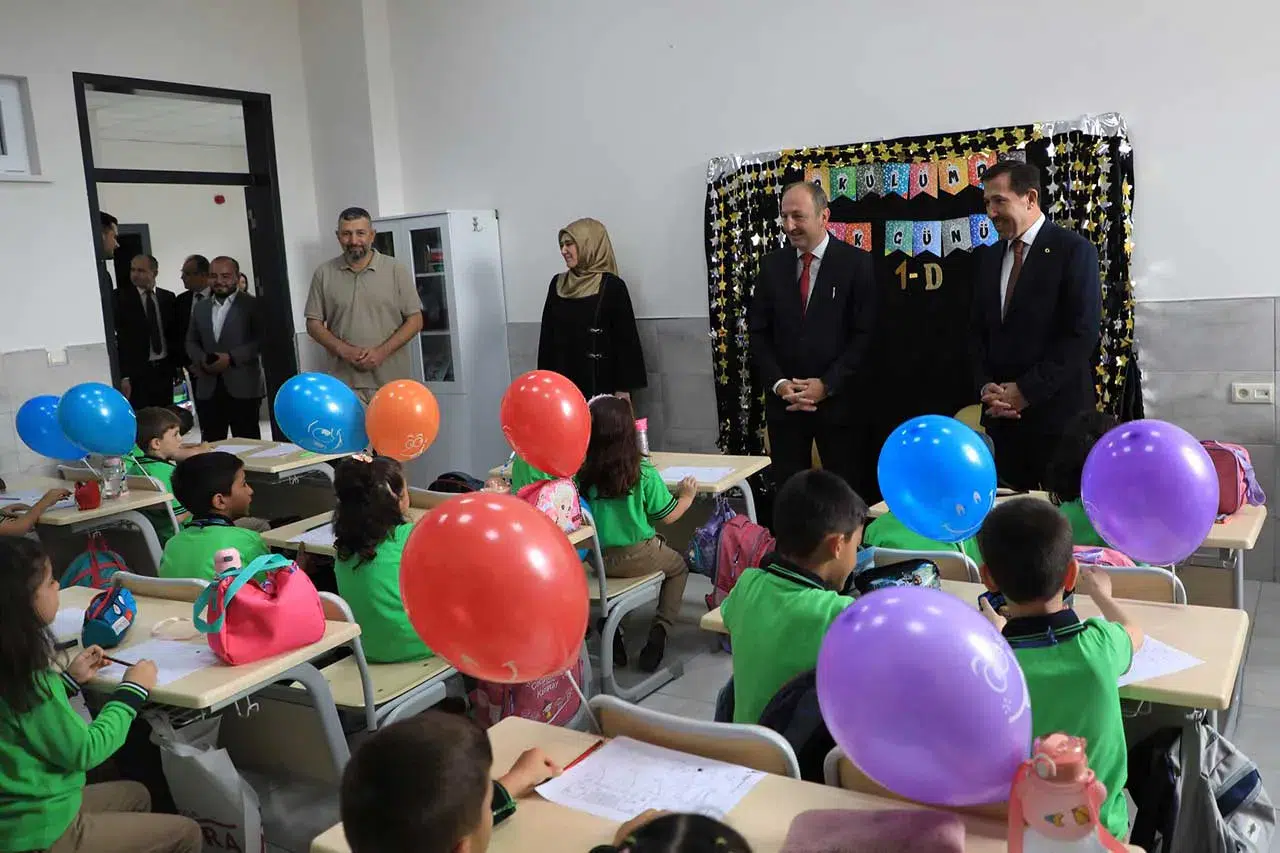 Karatay'da Yeni Eğitim Yılı Coşkuyla Başladı! Belediye Desteğini Sürdürdü