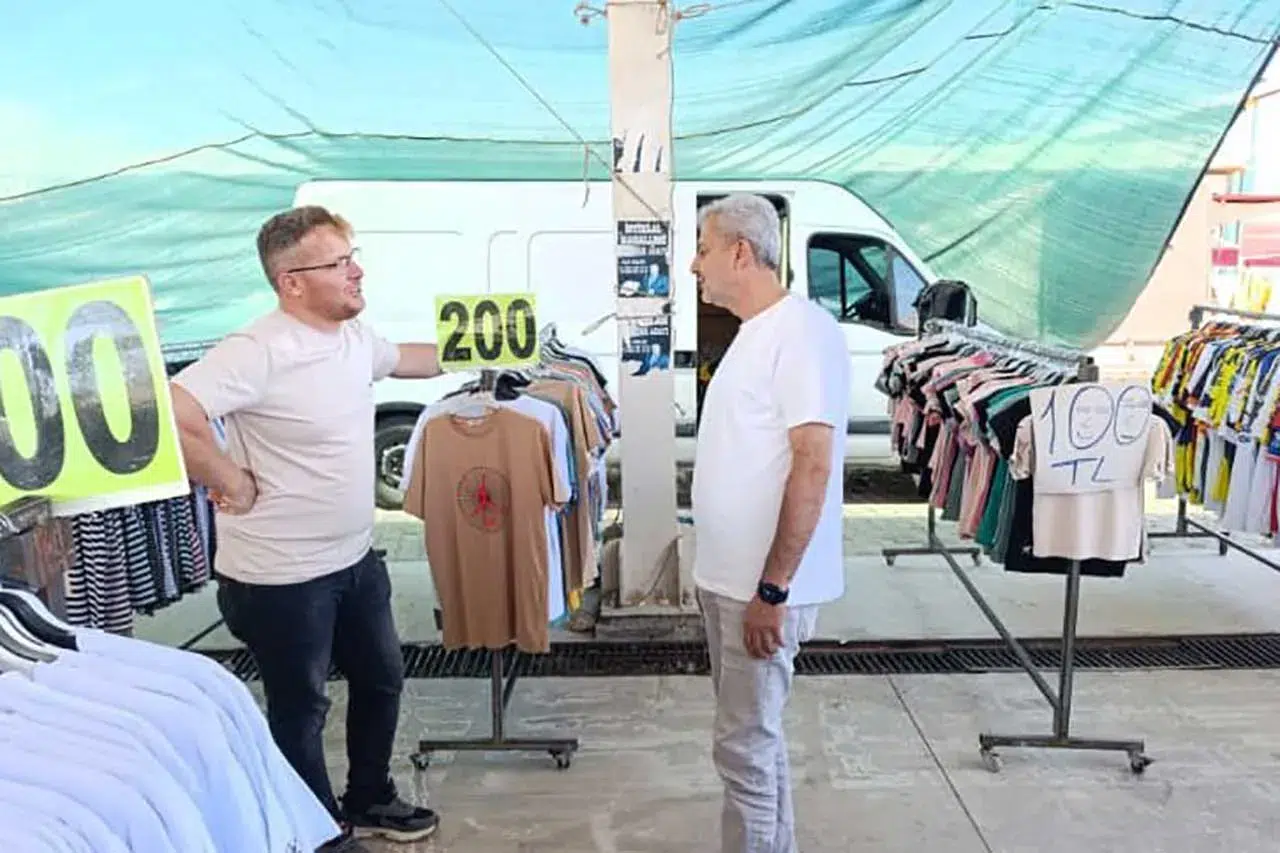 Konyalı belediye başkanı pazar yerinde! "Etiketlere dikkat edelim"
