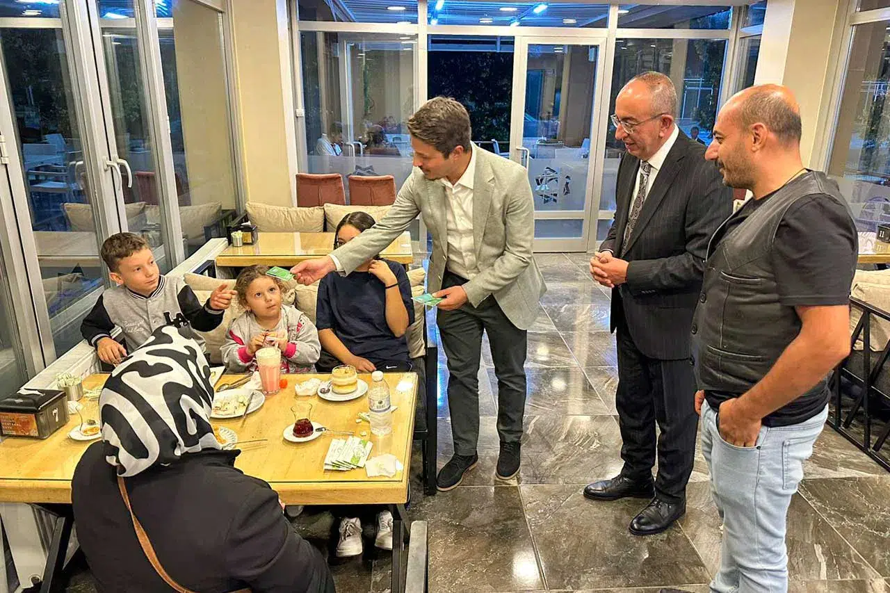 Kavuş ve Özboyacı, vatandaşlarla buluştu! "Milletimizle el ele yürüyoruz"