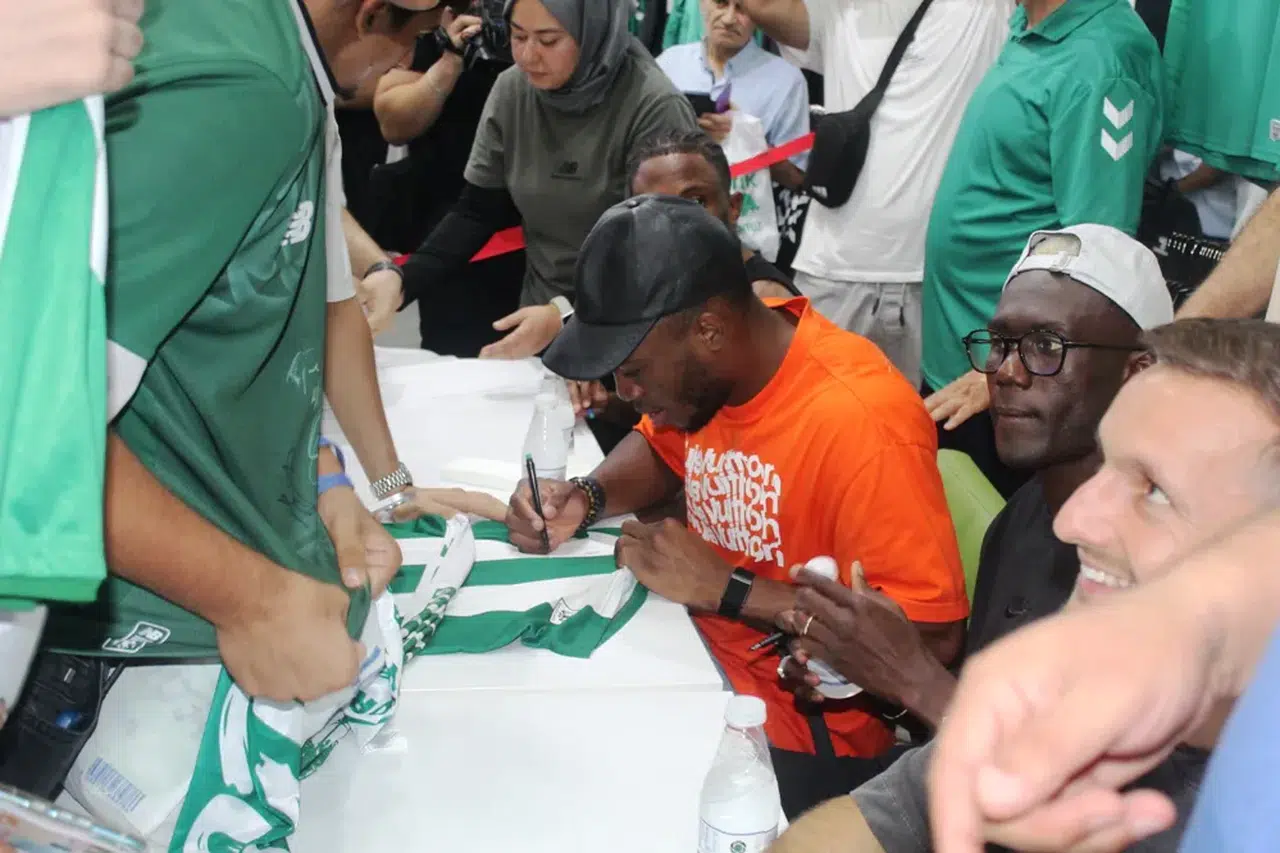 Konyaspor’da Muleka imza gününde taraftara söz verdi