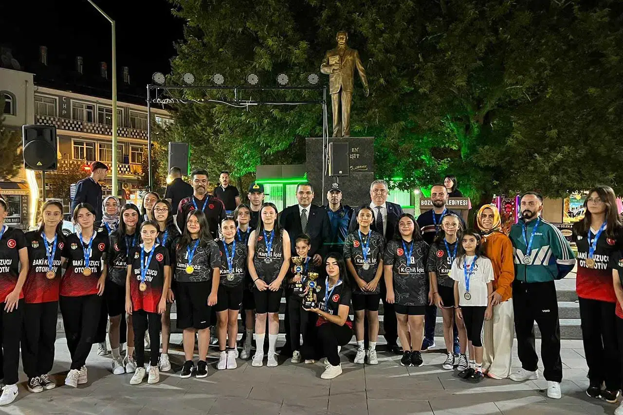 Bozkır’da genç sporcuların başarısı kutlandı