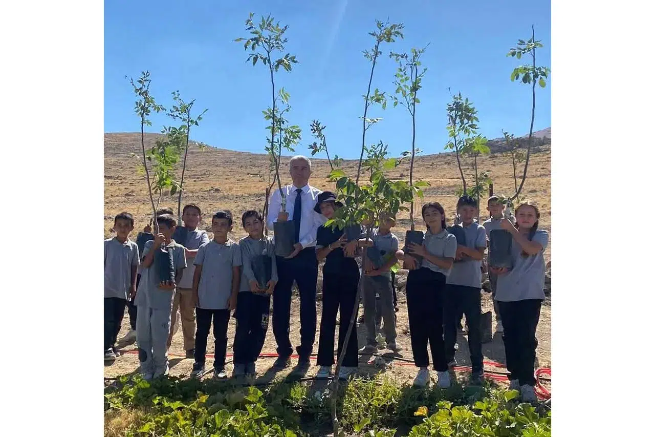 Karapınar’da "100 Öğrenci 100 Fidan" etkinliği