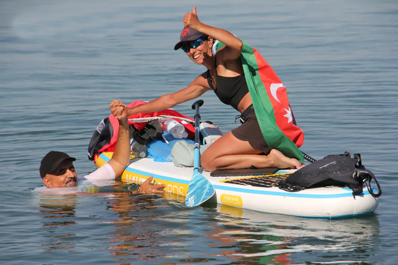 Azerbaycanlı sporcu Beyşehir Gölü’nü kürekle aştı!