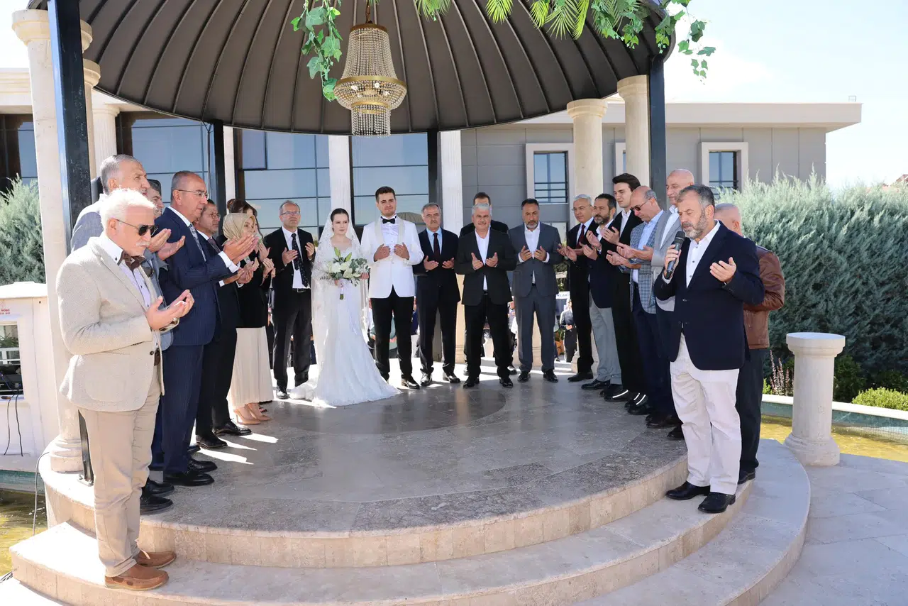 Konya bu düğünde buluştu! İş ve siyaset dünyası akın etti