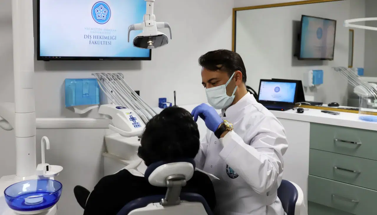 NEÜ'lü Tunçdemir: “Diş bakımı ruhsal sağlığı etkiliyor”