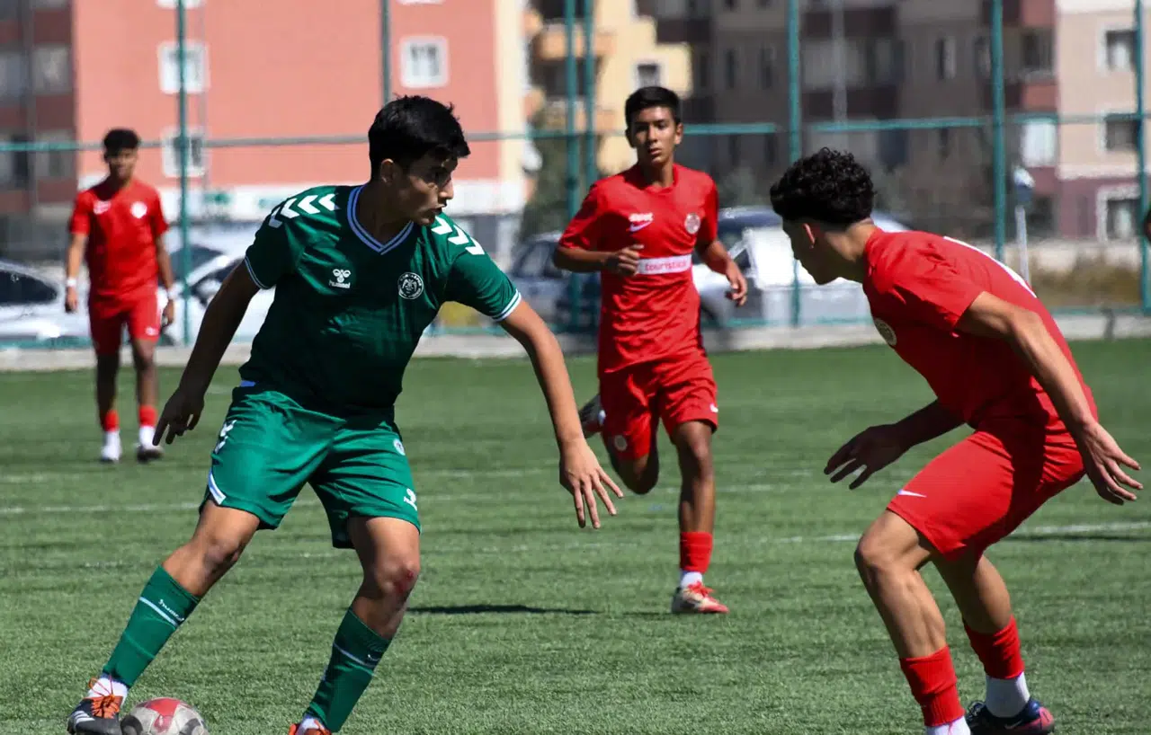 Konyaspor, Antalyaspor'u farklı geçti